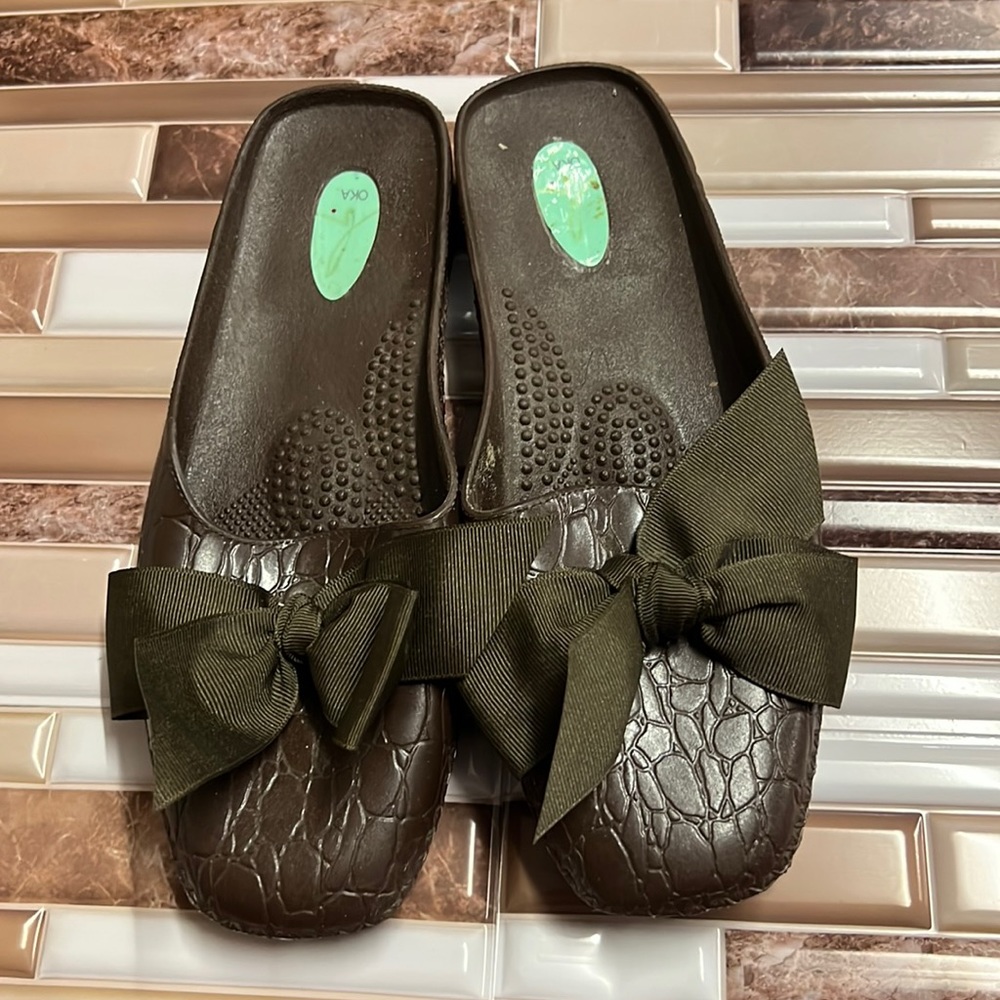 OKA SLIPPERS